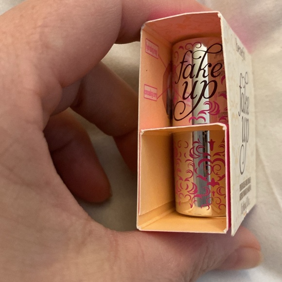 NEW Benefit Cosmetic Bag w/ 7 Benefit Beauty Samples 4” x 8” x 2.5” - Picture 7 of 8